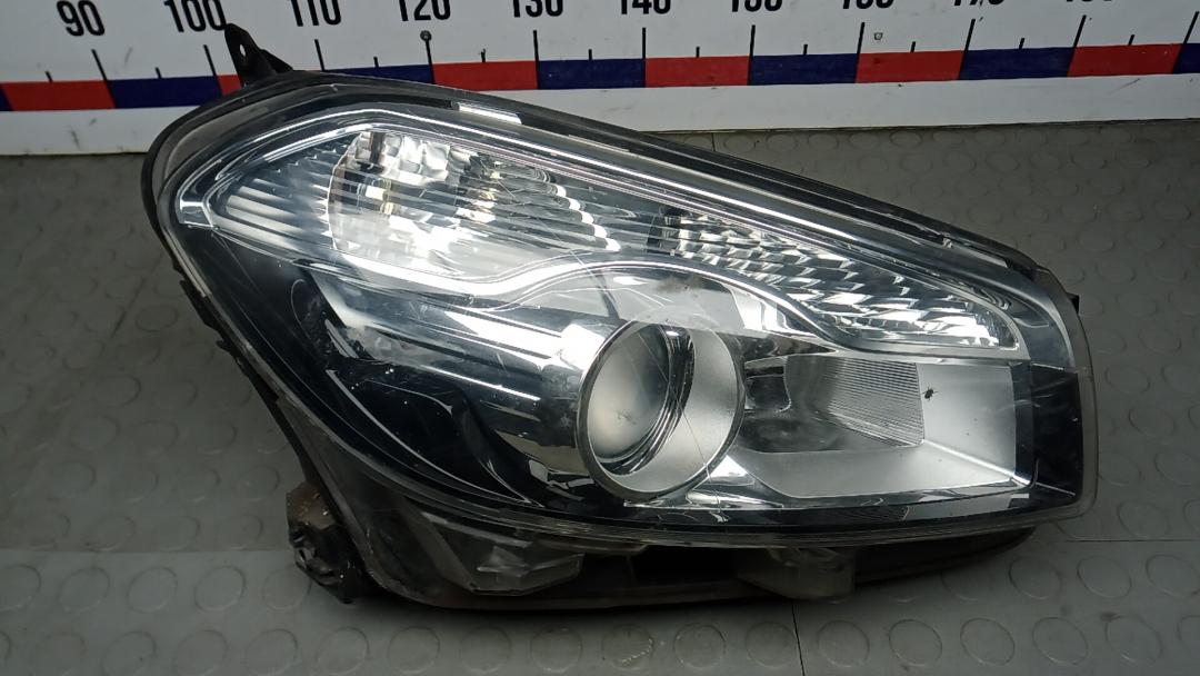 фара правая Nissan Qashqai 2 поколение 2013, 1.5 л., дизель, МКПП, внедорожник 5 дв. - фото №1