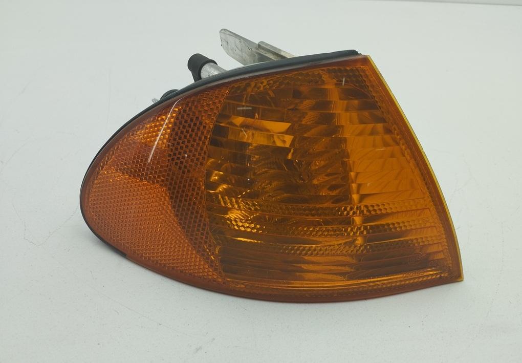 Поворотник (указатель поворота) правый BMW 3 E46 2001, 2.0 л., дизель, МКПП, серый, седан, 8902766