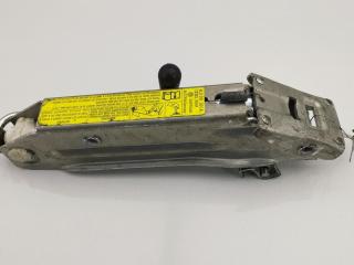 домкрат Volkswagen Passat B5 1997, 1.8 л., бензин, МКПП, синий, универсал, 8L0011031A