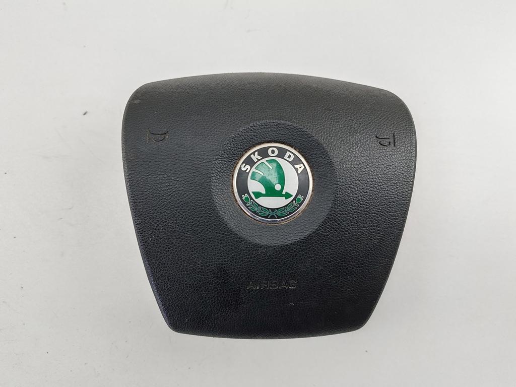 подушка безопасности водителя Skoda Octavia mk2 (A5 1Z) 2005, 1.9 л., дизель, МКПП, чёрный, универсал, 1Z0880201Q