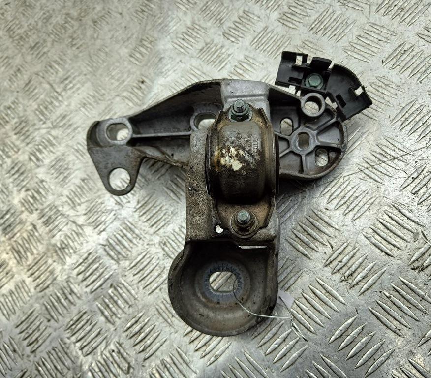 крепление стабилизатора / втулки стабилизатора Audi A4 B6 2001, 2.0 л., бензин, АКПП, серый, седан, 8E0199352