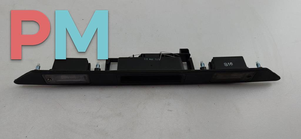 накладка подсветки номера Audi A4 B7 2005, 2.0 л., бензин, АКПП, серый, универсал, 8P4827574 - фото №1