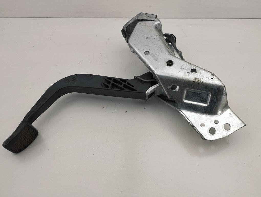 педаль сцепления Opel Zafira 1 поколение (A) 2001, 1.6 л., бензин, МКПП, серый, минивэн, 90581106 - фото №1