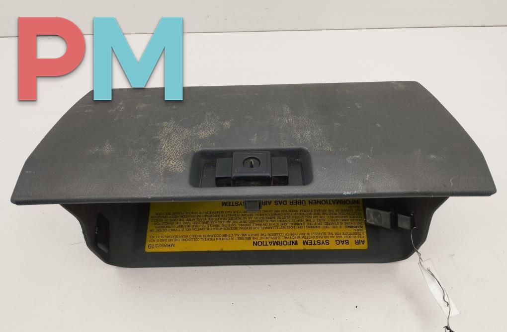бардачок Mitsubishi Pajero/Montero II 1994, 2.8 л., дизель, МКПП, серый, внедорожник 5 дв., MB652136 - фото №1