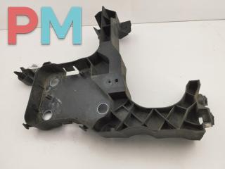 крепление фары правой Renault Megane 2 поколение [рестайлинг] 2006, 1.9 л., дизель, МКПП, чёрный, универсал, 8200137496