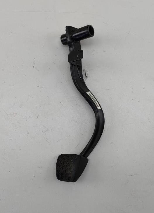 педаль тормоза Opel Signum 2006, 1.9 л., дизель, МКПП, серый, хетчбэк 5 дв., 24401376