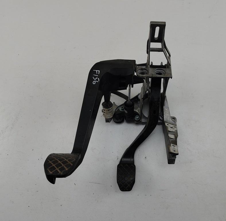 узел педальный (блок педалей) Audi A4 B7 2007, 2.0 л., дизель, МКПП, чёрный, универсал, 8E1721117A