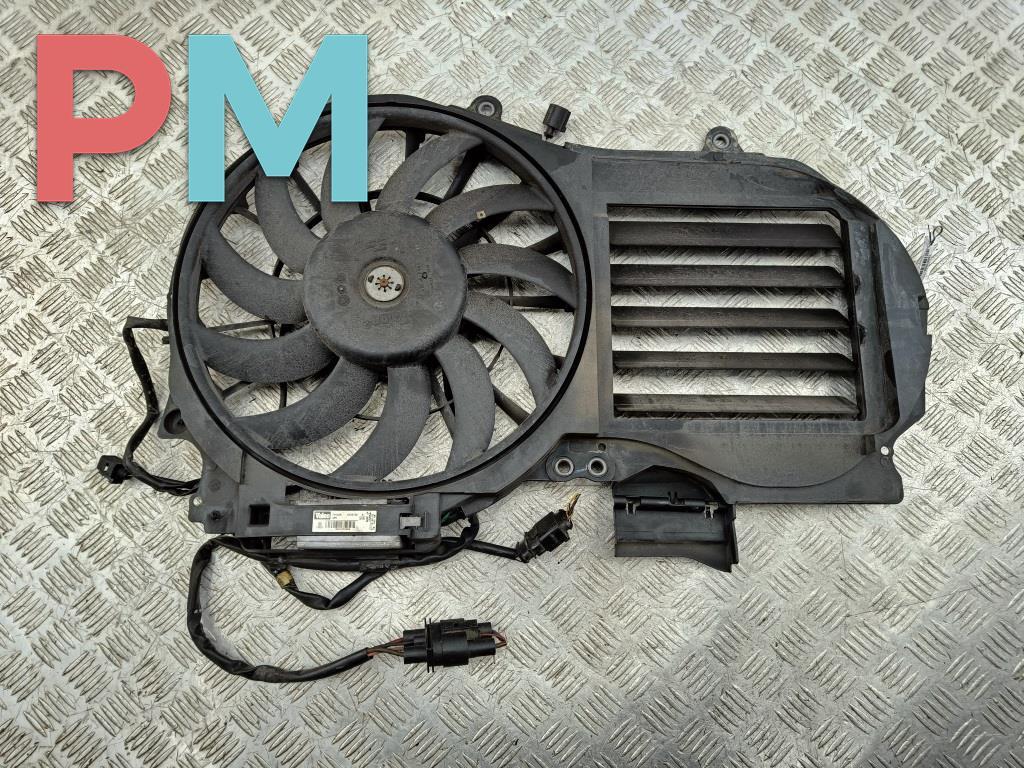 вентилятор радиатора Audi A4 B7 2004, 2.0 л., бензин, МКПП, синий, седан, 8E0121205Q - фото №1
