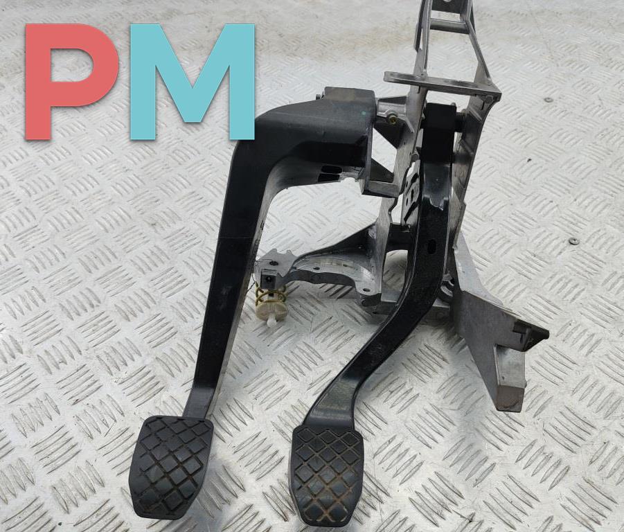 узел педальный (блок педалей) Audi A4 B6 2003, 1.9 л., дизель, МКПП, серый, седан, 8E1721117A - фото №1