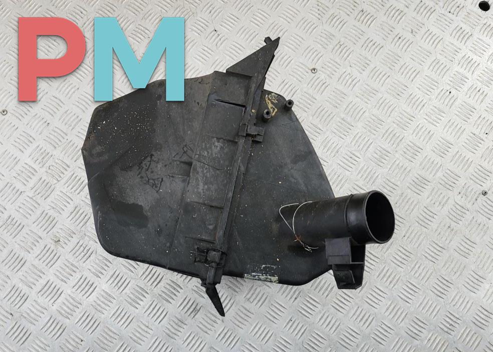 корпус воздушного фильтра Audi A6 4A/C4 1996, 2.6 л., бензин, АКПП, серый, седан, 078133837AD - фото №1