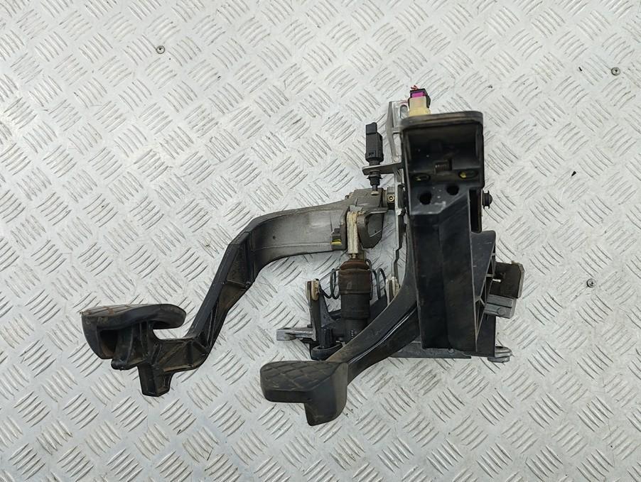 узел педальный (блок педалей) Audi A4 B5 1997, 1.9 л., дизель, МКПП, синий, универсал, 8D1721117D