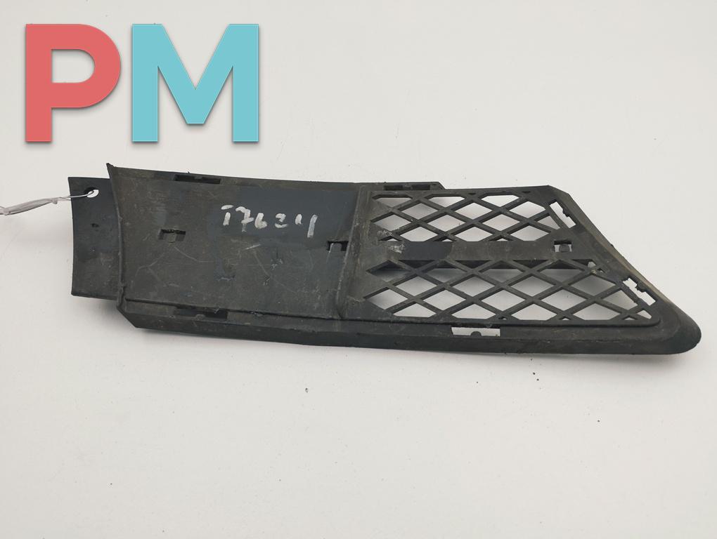 заглушка (решетка) в бампер BMW 3 серия E90/E91/E92/E93 2006, 3.0 л., дизель, АКПП, чёрный, седан, 7134081 - фото №1