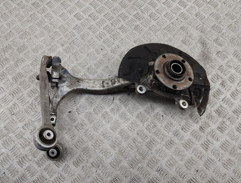 Кулак (корпус ступицы) передний правый Audi A4 B7 2004, 2.0 л., бензин, МКПП, синий, седан, 8E0407242B - фото №1