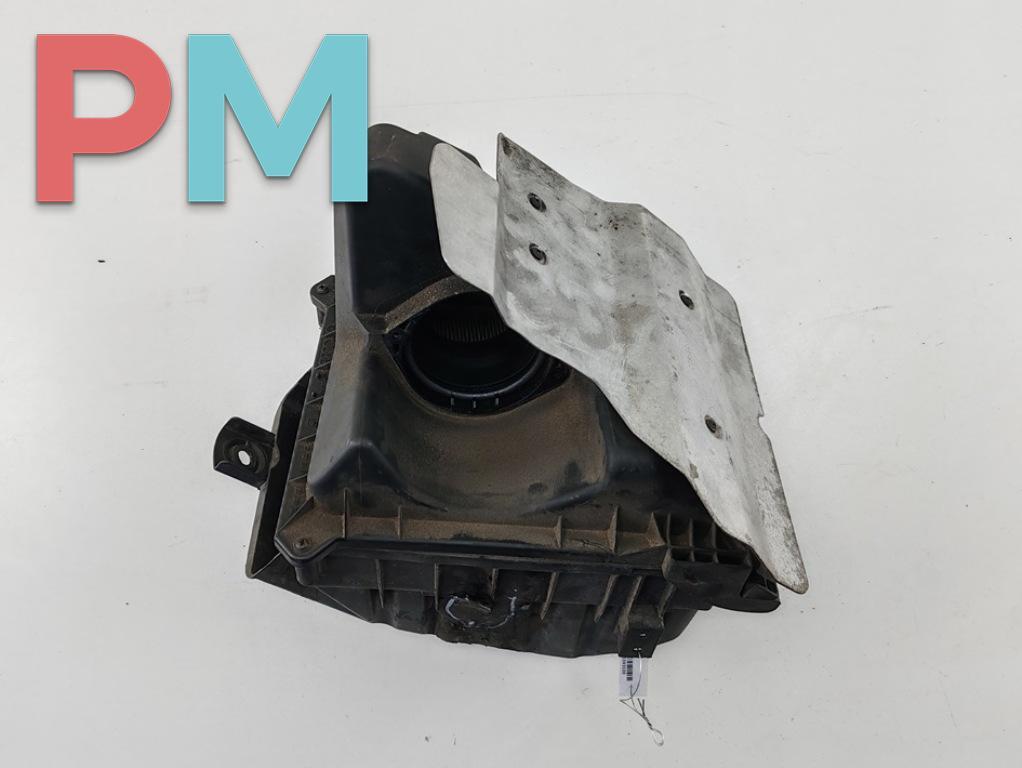 корпус воздушного фильтра Audi A4 B6 2003, 1.9 л., дизель, МКПП, серый, седан, 038133835J, 038133833 - фото №1