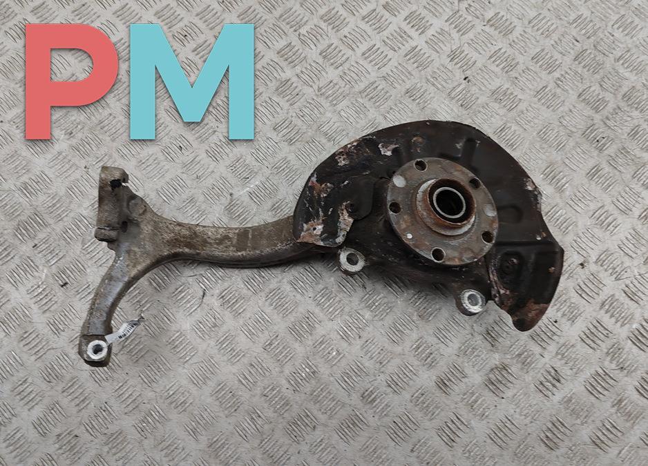 Кулак (корпус ступицы) передний левый Audi A4 B7 2005, 2.0 л., бензин, АКПП, серый, универсал, 8E0407242B - фото №1
