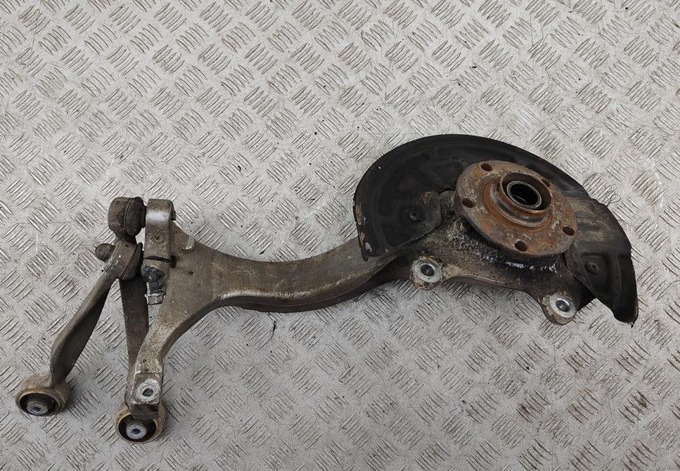 Кулак (корпус ступицы) передний правый Audi A6 C5 2002, 2.5 л., дизель, АКПП, чёрный, седан