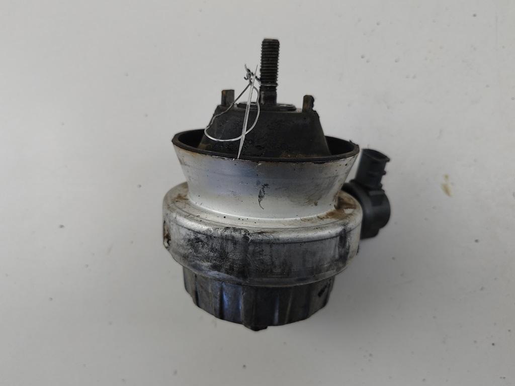 подушка крепления двигателя Audi A6 4F/C6 2004, 2.0 л., дизель, МКПП, чёрный, седан - фото №1