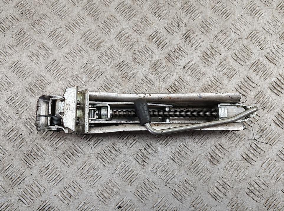 домкрат Audi A4 B7 2004, 2.0 л., бензин, МКПП, синий, седан, 8E0011031D