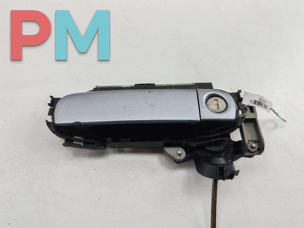 ручка наружная передняя левая Audi A4 B7 2005, 2.0 л., бензин, АКПП, серый, универсал - фото №1