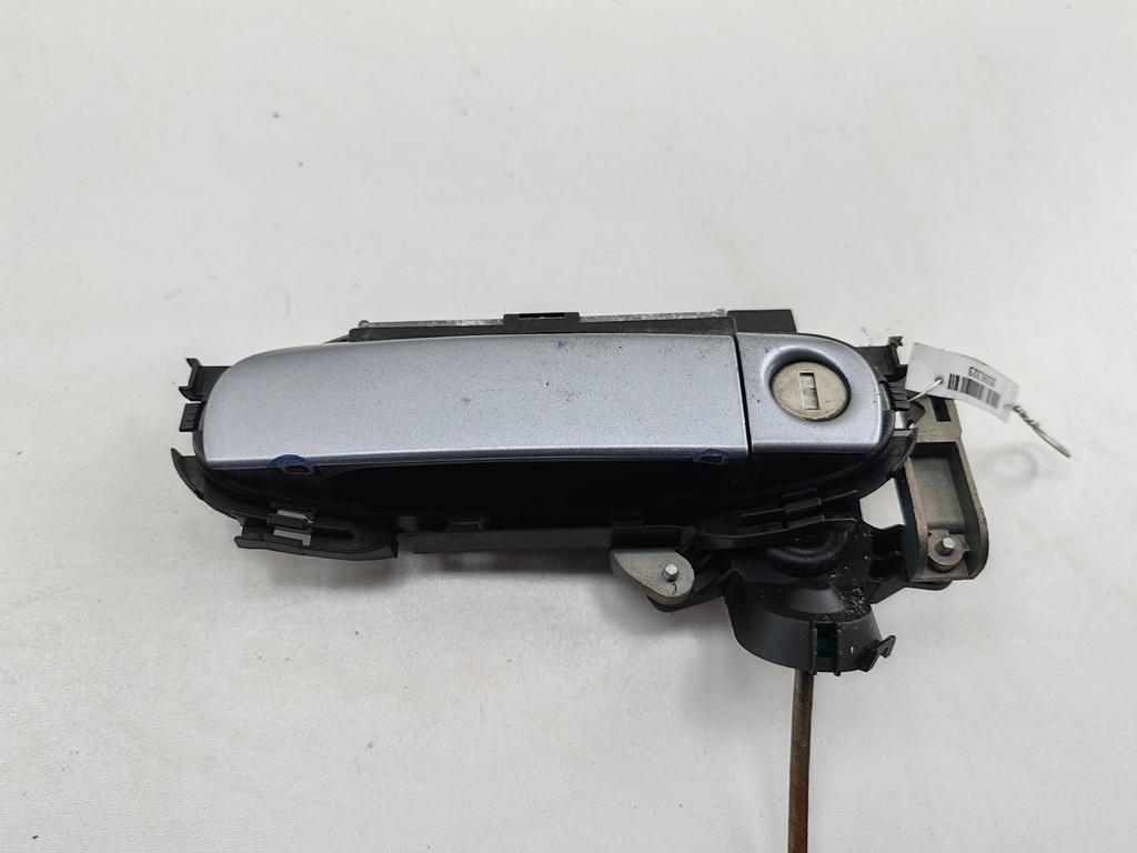 ручка наружная передняя левая Audi A4 B7 2005, 2.0 л., бензин, АКПП, серый, универсал - фото №1