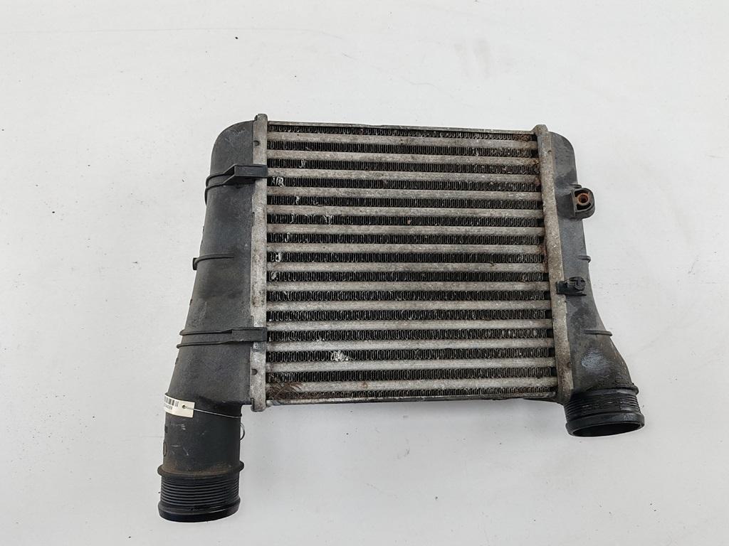 радиатор интеркулера Audi A4 B7 2005, 2.0 л., дизель, АКПП, синий, универсал, 8E0145805S