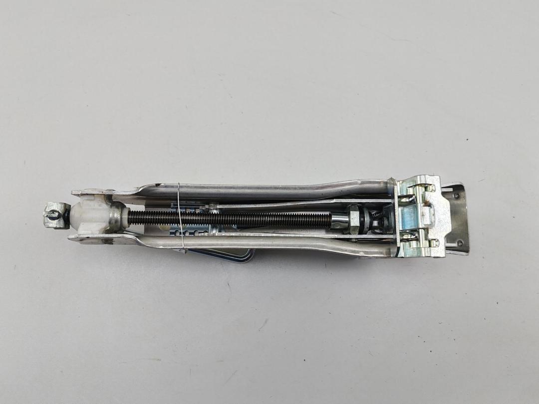 домкрат Audi A4 B6 2001, 2.0 л., бензин, АКПП, серый, седан, 8E0011031C