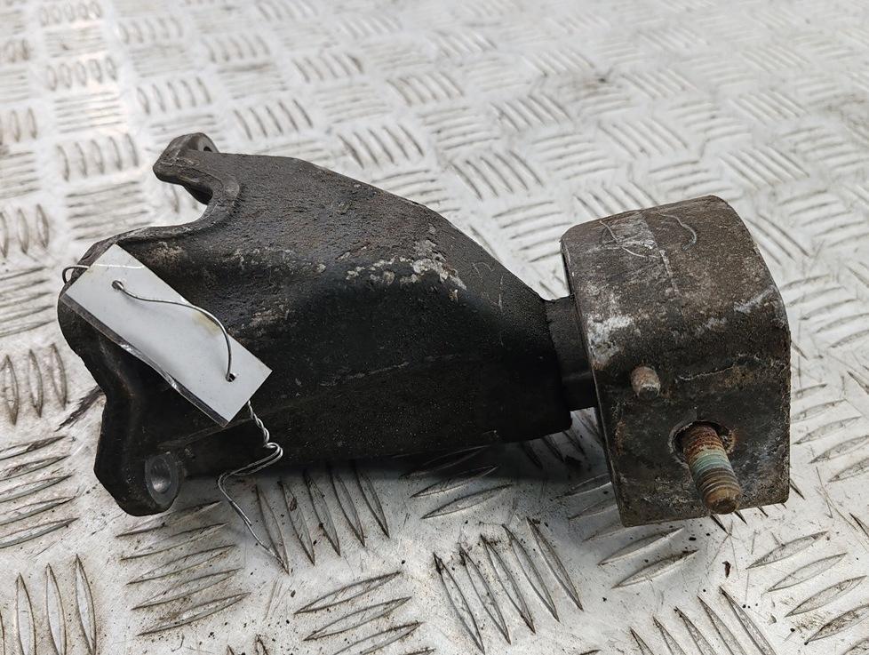 кронштейн КПП Volkswagen Passat B5+ (GP) 2001, 1.6 л., бензин, МКПП, серый, универсал, 8D0399113AB