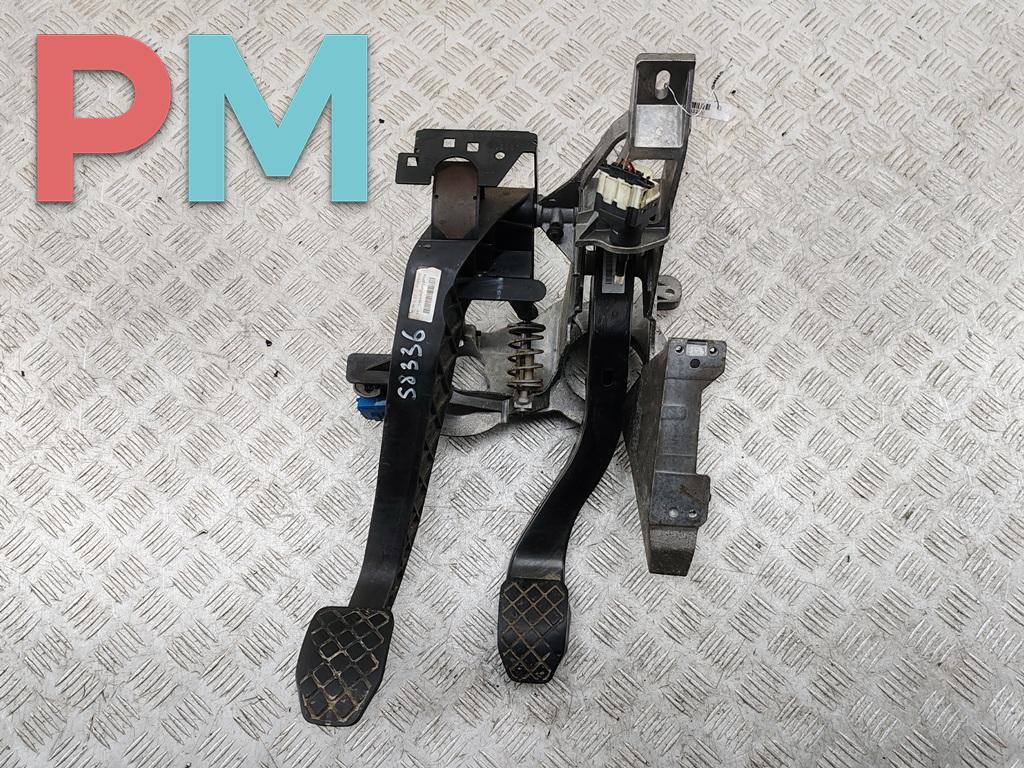 узел педальный (блок педалей) Audi A6 4F/C6 2004, 2.0 л., дизель, МКПП, чёрный, седан, 4F1721117A - фото №1