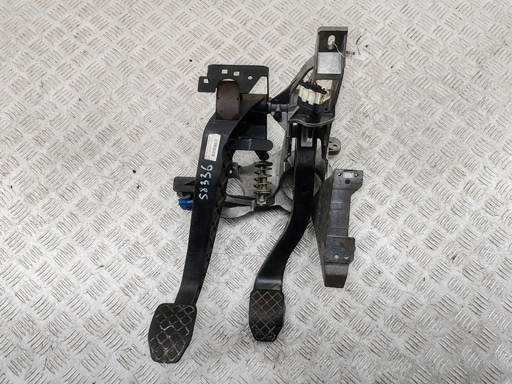 узел педальный (блок педалей) Audi A6 C6 2004, 2.0 л., дизель, МКПП, чёрный, седан, 4F1721117A