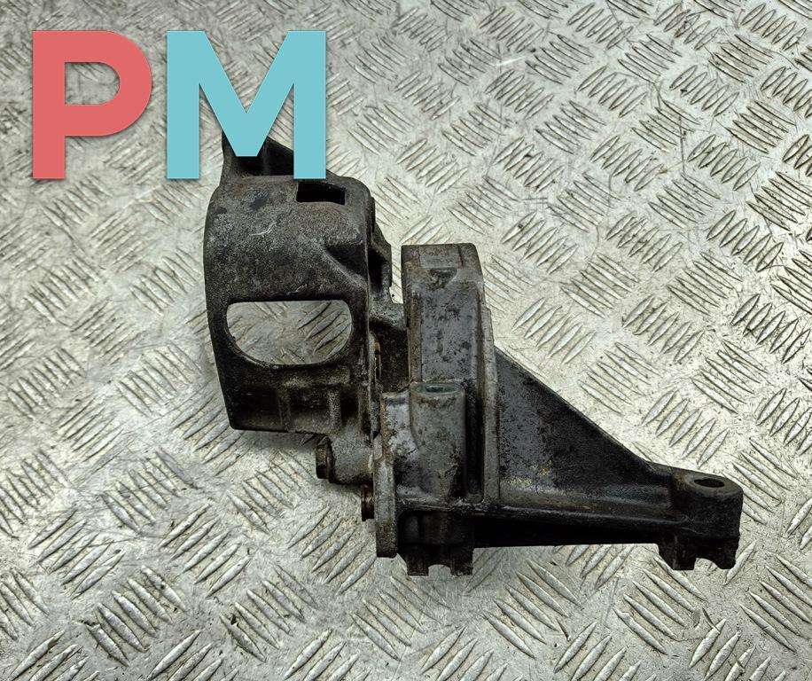 кронштейн гидроусилителя Volkswagen Passat B4 1996, 2.0 л., бензин, АКПП, серый, универсал, 028145523E - фото №1