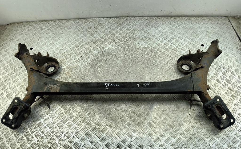 подрамник передний Peugeot 307 2006, 2.0 л., дизель, МКПП, красный, универсал