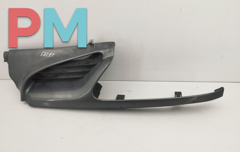 решетка радиатора Renault Scenic 1 поколение 1998, зелёный, минивэн, 7700834200 - фото №1