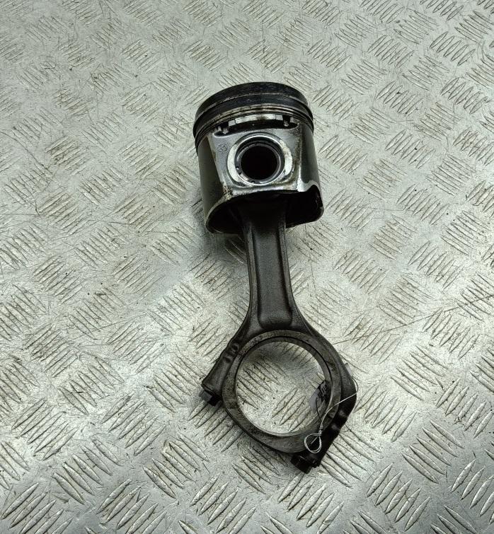 поршень Peugeot Boxer 3 поколение 2009, 3.0 л., дизель, МКПП, белый, микроавтобус - фото №1