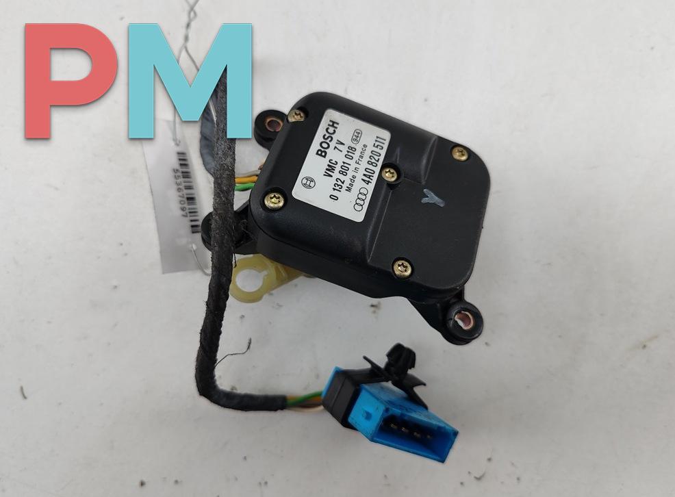 моторчик заслонки печки Audi A6 4A/C4 1996, 2.6 л., бензин, АКПП, серый, седан, 4A0820511 - фото №1
