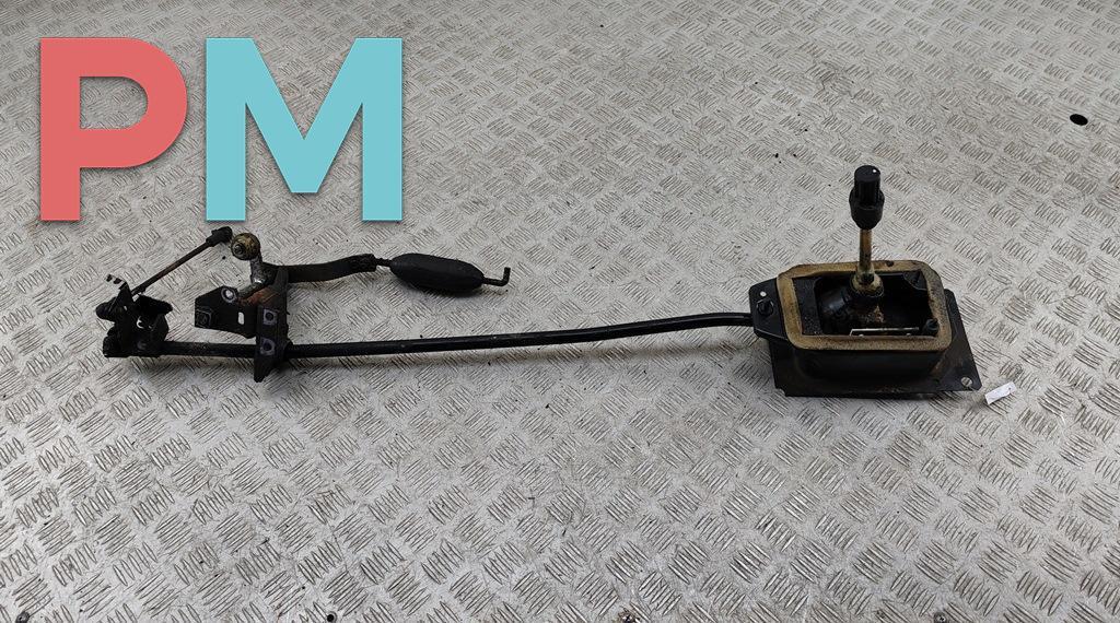 кулиса Volkswagen Golf 3 поколение 1997, 1.6 л., бензин, МКПП, синий, хетчбэк 5 дв., 1H711063C - фото №1