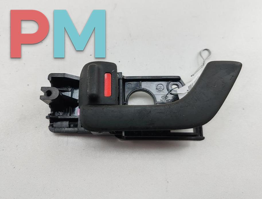 ручка внутренняя передняя левая Hyundai Coupe 2002-2007 2002, 2.0 л., бензин, МКПП, красный, купе, 8281020000 - фото №1