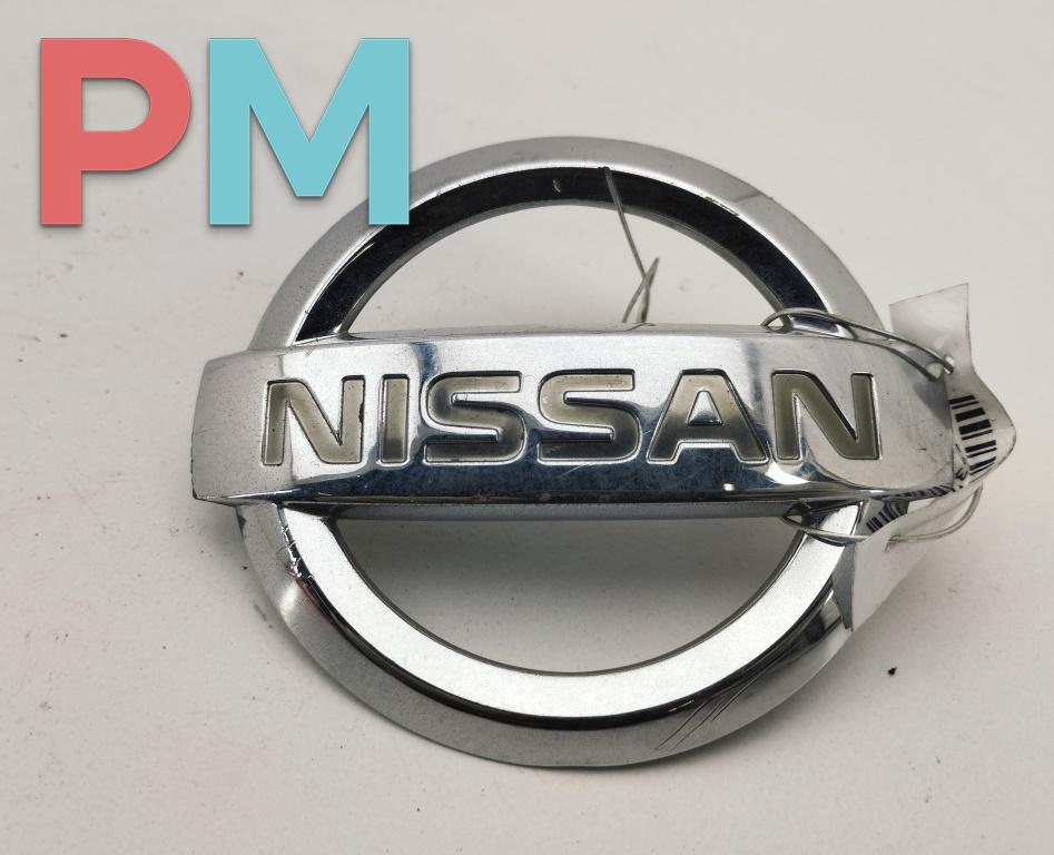 эмблема Nissan Primera P12 2002, 1.8 л., бензин, МКПП, серый, седан, 84890AU300 - фото №1