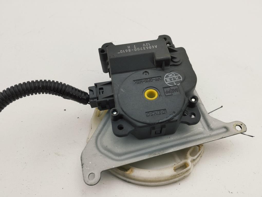моторчик заслонки печки Toyota Avensis 2006, 2.2 л., дизель, МКПП, серый, универсал, AE0637008610