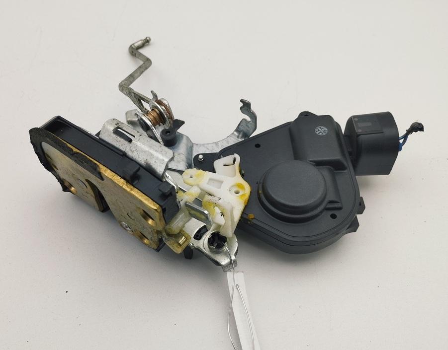 замок двери задней правой Toyota RAV4 XA20 2005, 2.0 л., бензин, АКПП, серый, внедорожник 5 дв.