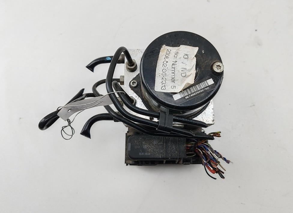 блок ABS Ford Focus 2 поколение 2006, 1.6 л., i, бензин, МКПП, чёрный, универсал, 3M512C405HB - фото №1