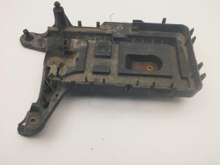 полка аккумулятора Volkswagen Passat B6 2008, 2.0 л., дизель, МКПП, серый, универсал, 1K0915333C