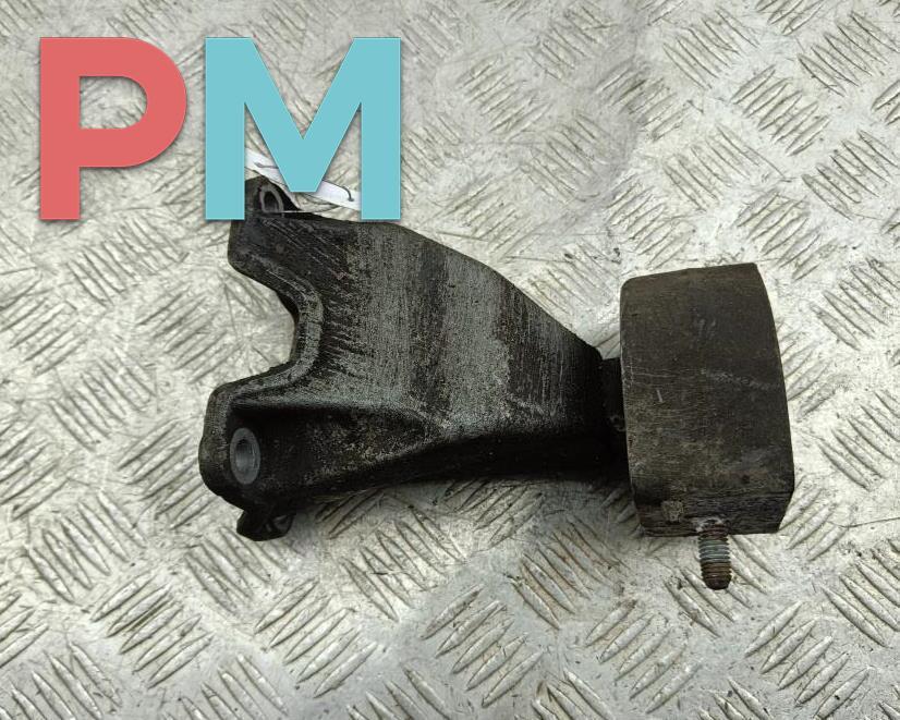 кронштейн КПП Volkswagen Passat B5 1997, 1.6 л., бензин, МКПП, красный, универсал, 8D0399113AB - фото №1