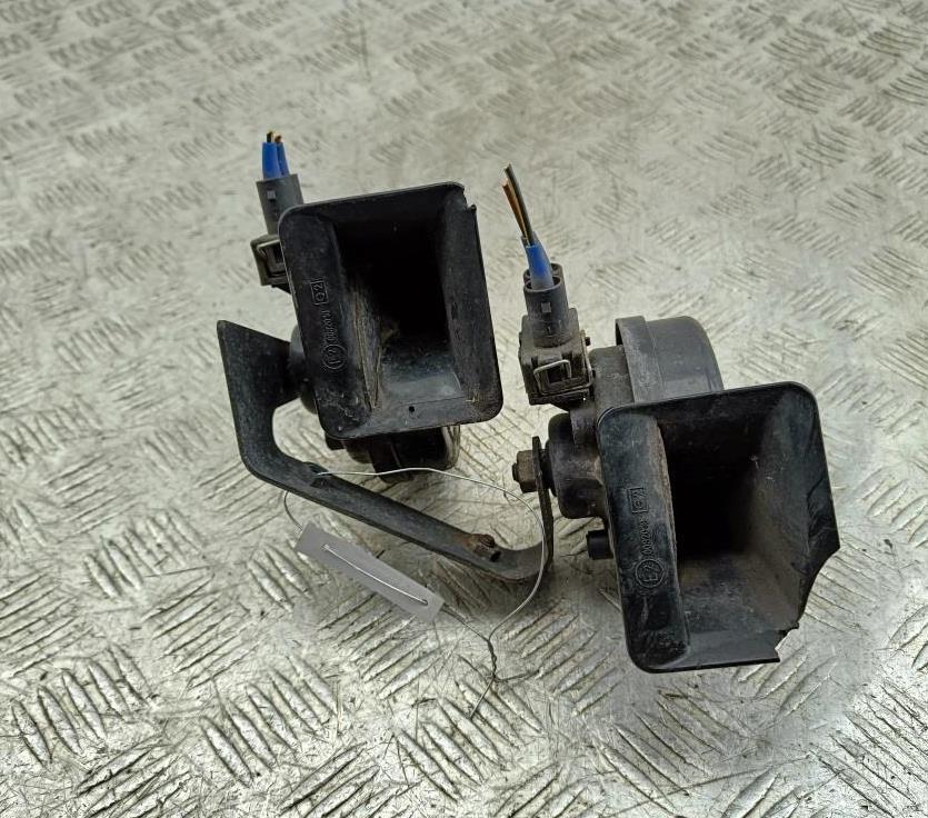 сигнал (клаксон) Volkswagen Passat B5 1997, 1.6 л., бензин, МКПП, красный, универсал, 0092018