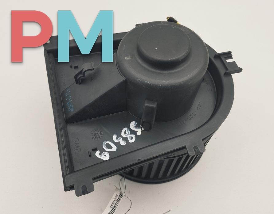 моторчик печки Volkswagen Bora 1 поколение 2001, 1.6 л., бензин, МКПП, серый, универсал, 1J1819021B - фото №1