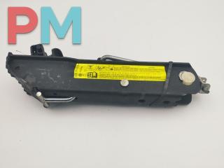 домкрат Volkswagen Passat B6 2006, 2.0 л., дизель, МКПП, чёрный, универсал, 3C0011031B