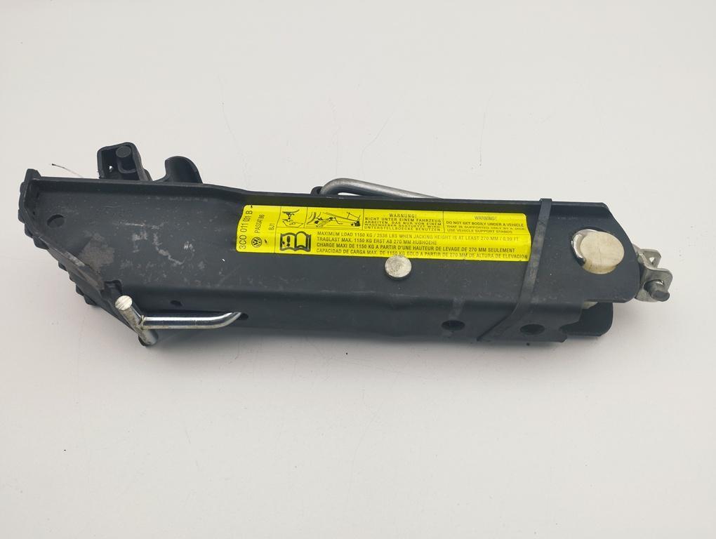 домкрат Volkswagen Passat B6 2006, 2.0 л., дизель, МКПП, чёрный, универсал, 3C0011031B