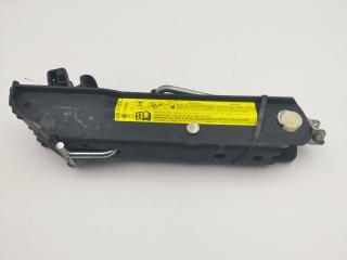 домкрат Volkswagen Passat B6 2006, 2.0 л., дизель, МКПП, чёрный, универсал, 3C0011031B