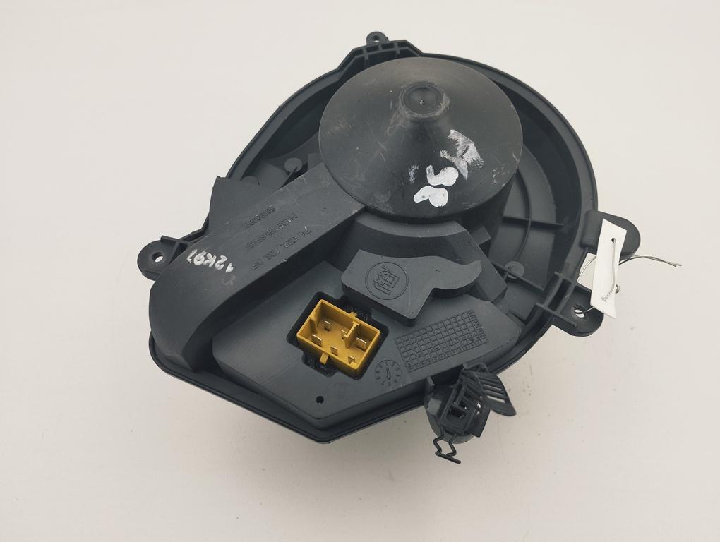 моторчик печки Volkswagen Passat B5 1997, 2.3 л., бензин, МКПП, зелёный, седан, 8D1820021