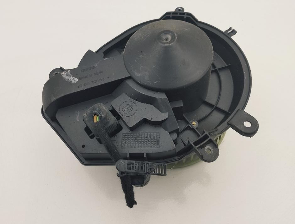 моторчик печки Volkswagen Passat B5+ (GP) 2001, 1.9 л., дизель, МКПП, синий, универсал, 8D1820021