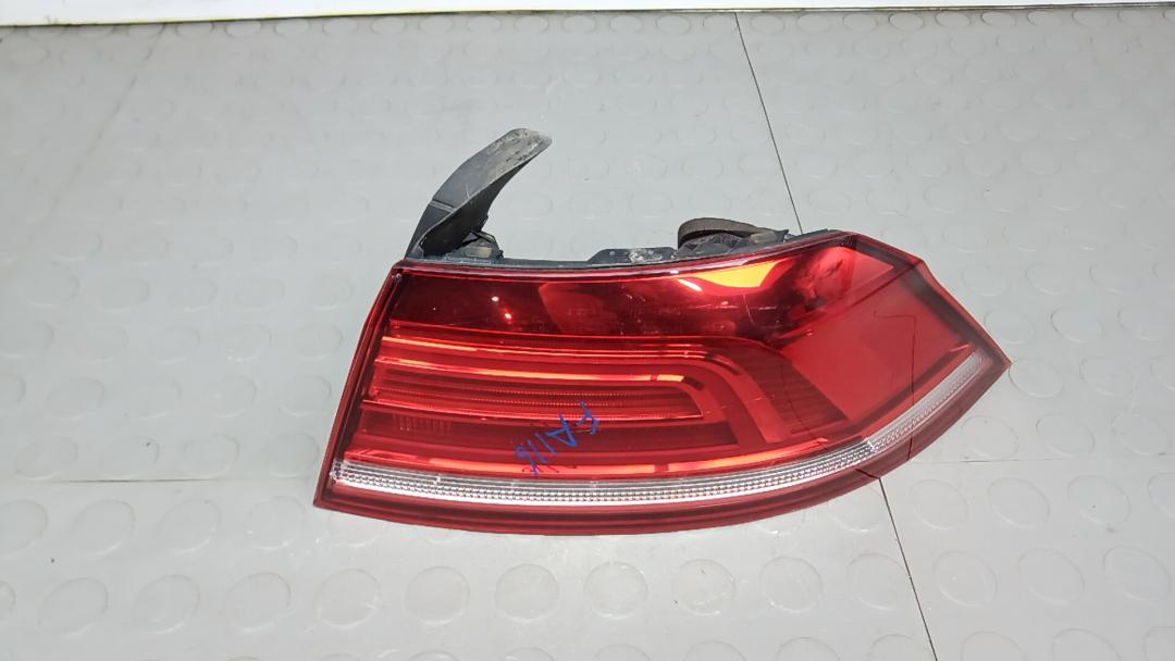 фонарь задний правый Volkswagen Passat B8 2015, 2.0 л., TDi, дизель, МКПП, седан - фото №1